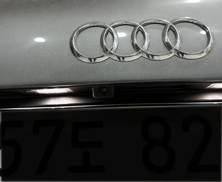Audi Q7のAndroid Auto・CarPlay取付事例 施工写真 2-2