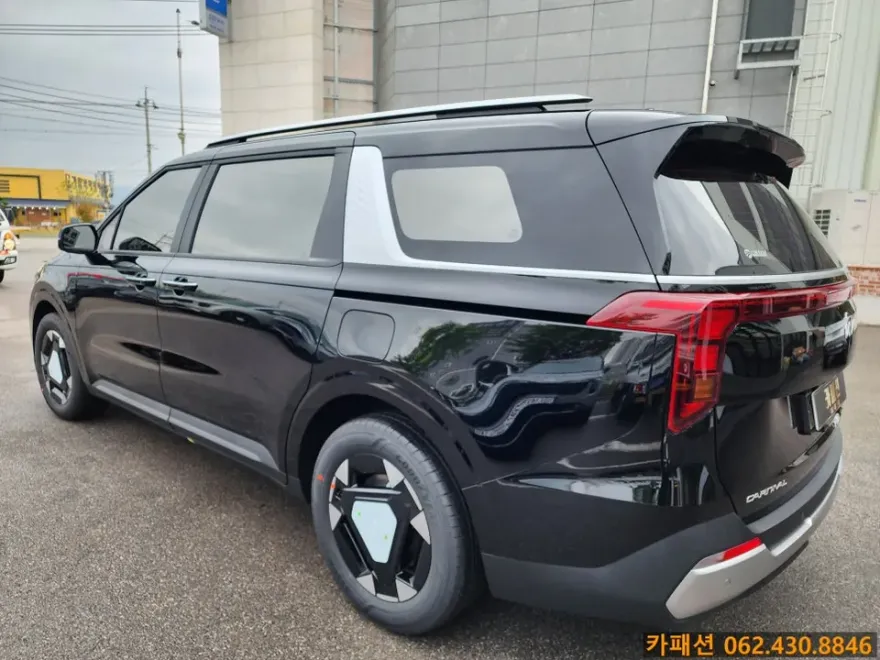 Kia Carnival KA4のカーフィルム施工事例|費用目安・仕上がり 施工写真 1-2