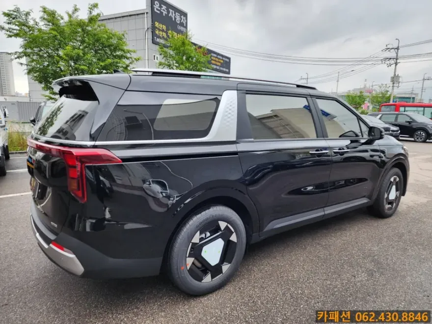 Kia Carnival KA4のカーフィルム施工事例|費用目安・仕上がり 施工写真 3-2