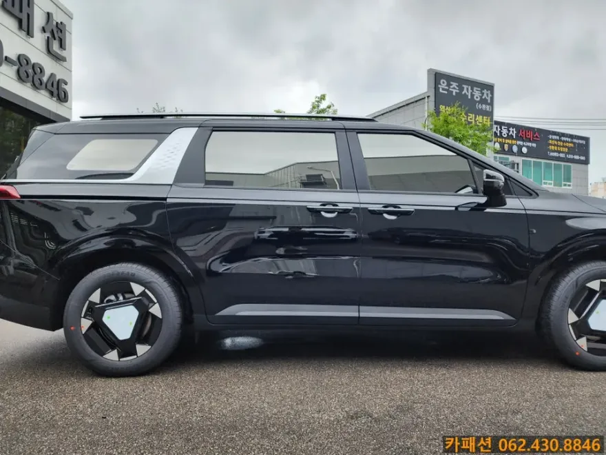 Kia Carnival KA4のカーフィルム施工事例|費用目安・仕上がり 施工写真 1-3