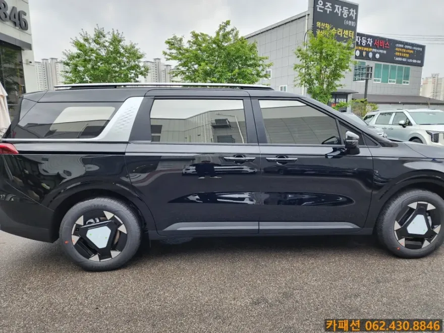 Kia Carnival KA4のカーフィルム施工事例|費用目安・仕上がり 施工写真 2-3