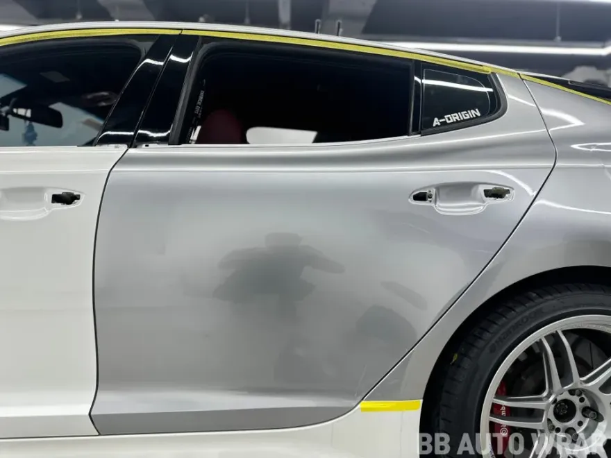 Kia Stingerのカーラッピング事例｜費用目安・仕上がり 施工写真 3-1