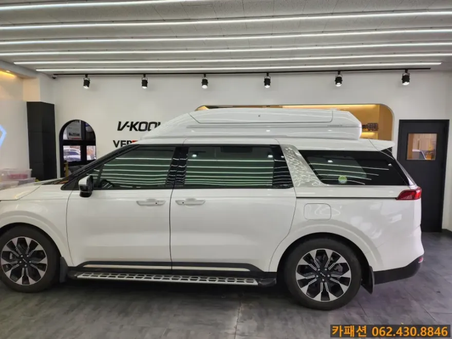 Kia Carnival KA4 ambient lighting - Kia Carnival KA4 Ambient Lighting Review photo 2