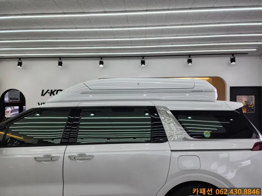 Kia Carnival KA4 ambient lighting - Kia Carnival KA4 Ambient Lighting Review photo 4