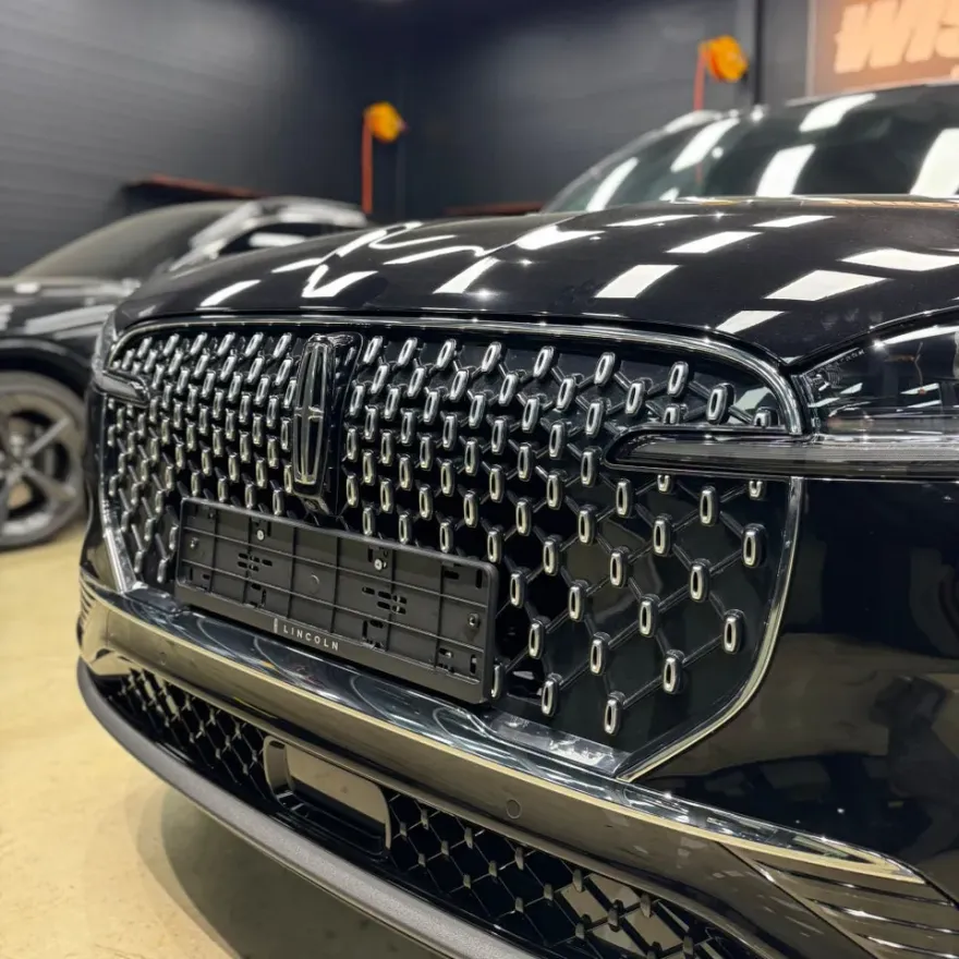 Lincoln Aviator PPF施工事例|スモークライト・クローム除去 施工写真 4-1