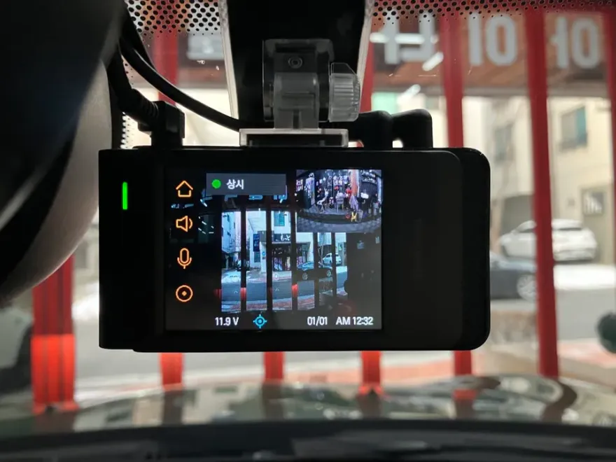 MINI Clubmanのドラレコ取付事例｜配線処理と仕上がり 施工写真 3-3