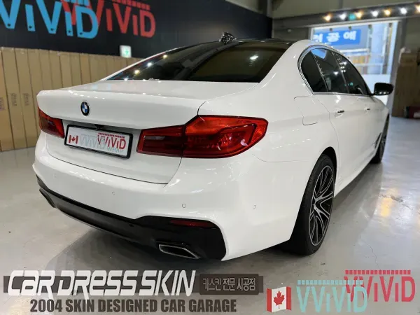 BMW 5 Series G30 カーラッピング事例|ハイグロスホワイトの輝き 施工写真 1-3
