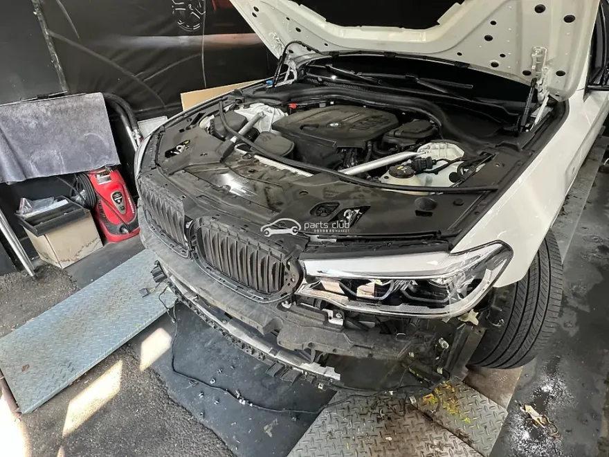 BMW 5 Series G30 body kit - BMW 5 Series G30 Body Kit Installation Review photo 3