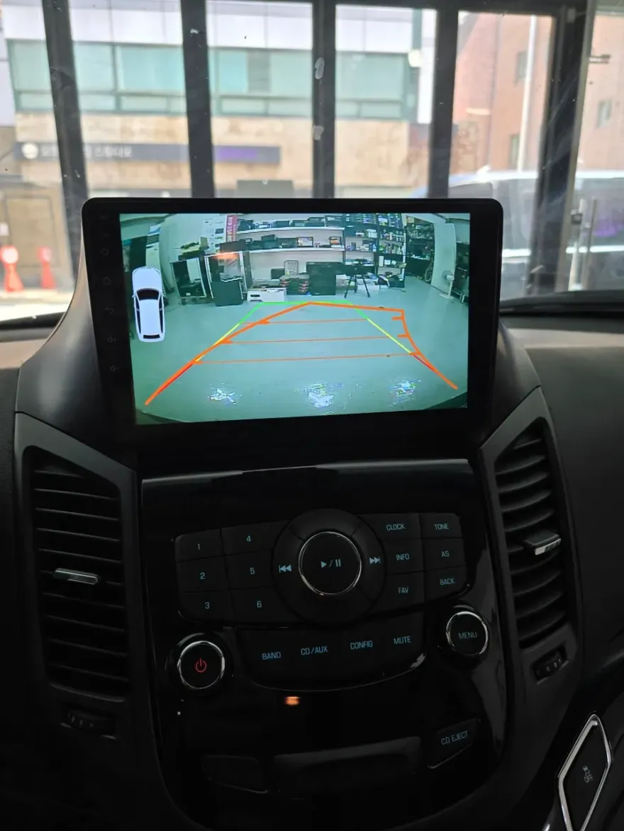 Chevrolet OrlandoのAndroid Auto・CarPlay取付事例 施工写真 2-2