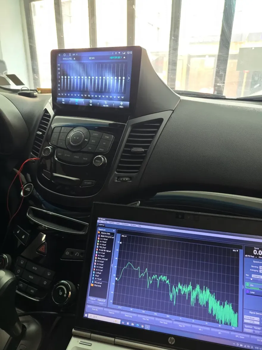 Chevrolet OrlandoのAndroid Auto・CarPlay取付事例 施工写真 4-2