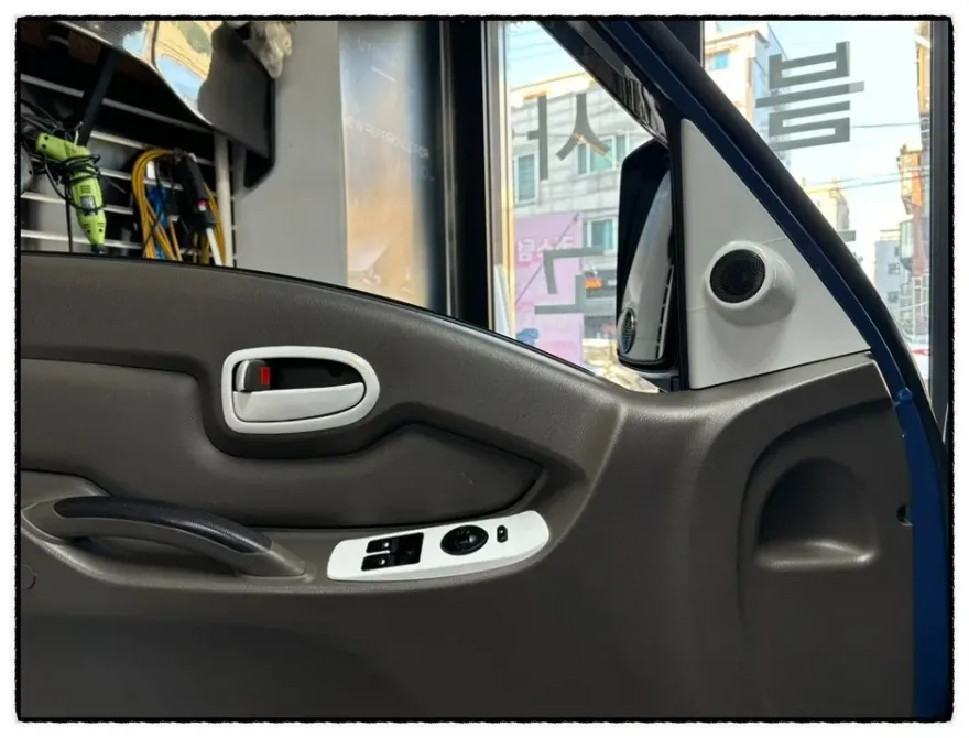 Hyundai Porterのカーラッピング事例｜実施工と費用目安 施工写真 3-2