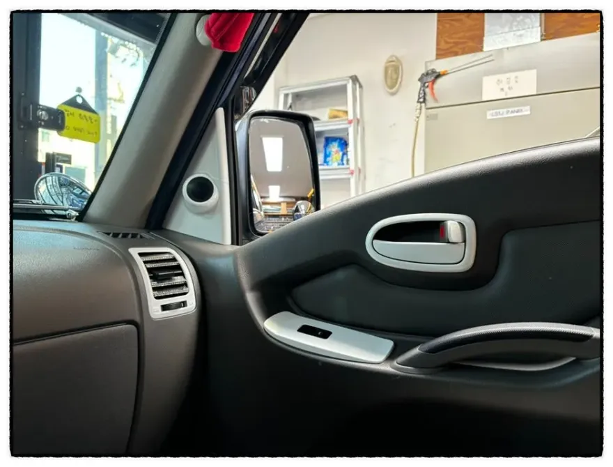 Hyundai Porterのカーラッピング事例｜実施工と費用目安 施工写真 1-3