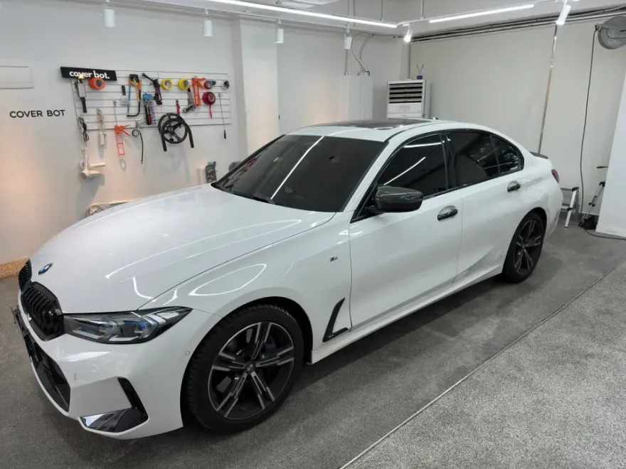 BMW 3 Seriesのカーラッピング事例|費用目安・仕上がり 施工写真 2-1