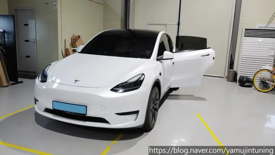 Tesla Model Y ambient lighting - Tesla Model Y Ambient Lighting Review: Cost & Results photo 2