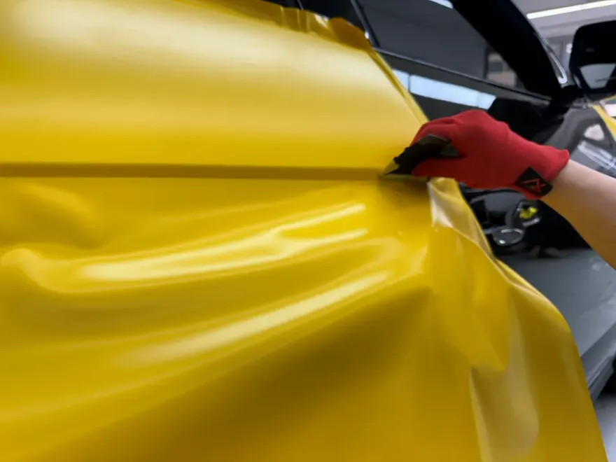 Lamborghini Urusのカーラッピング事例|無骨な個性を引き出す 施工写真 3-1