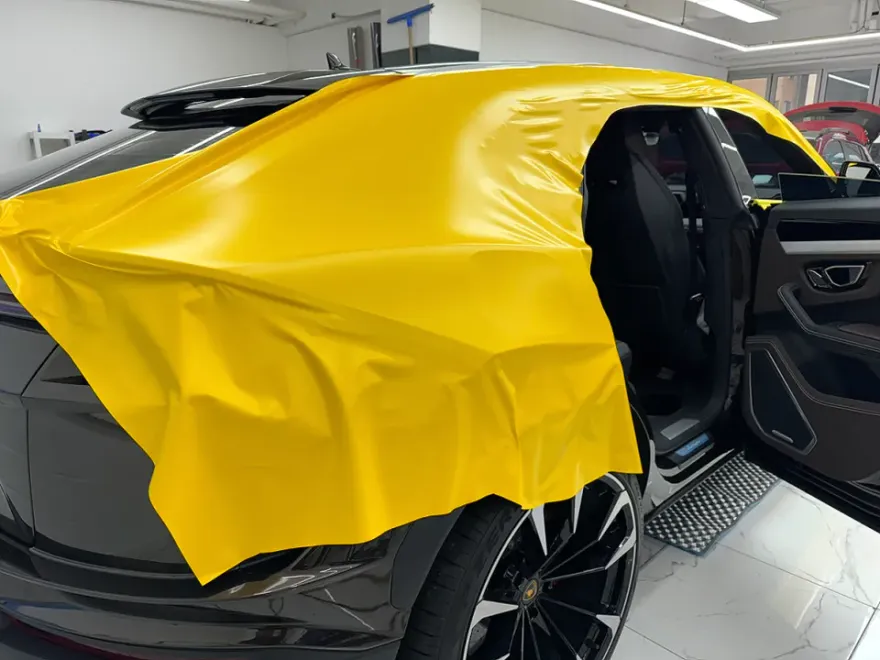 Lamborghini Urusのカーラッピング事例|無骨な個性を引き出す 施工写真 2-2