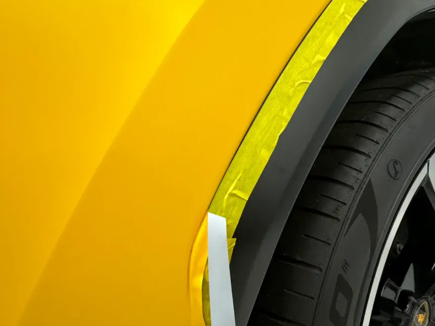 Lamborghini Urusのカーラッピング事例|無骨な個性を引き出す 施工写真 1-3