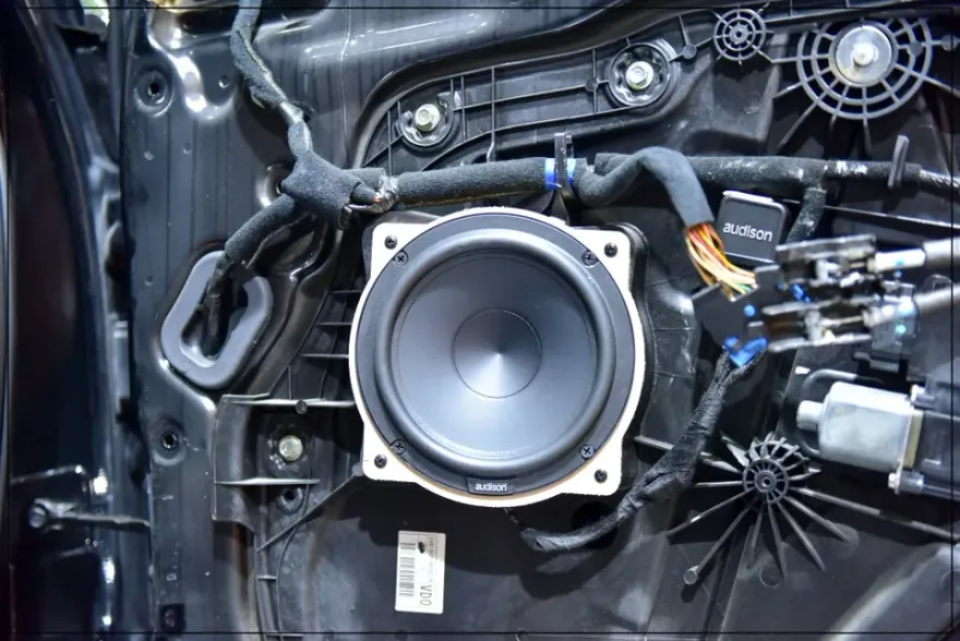 Hyundai Grandeur HGのカーオーディオ施工事例 施工写真 4-1