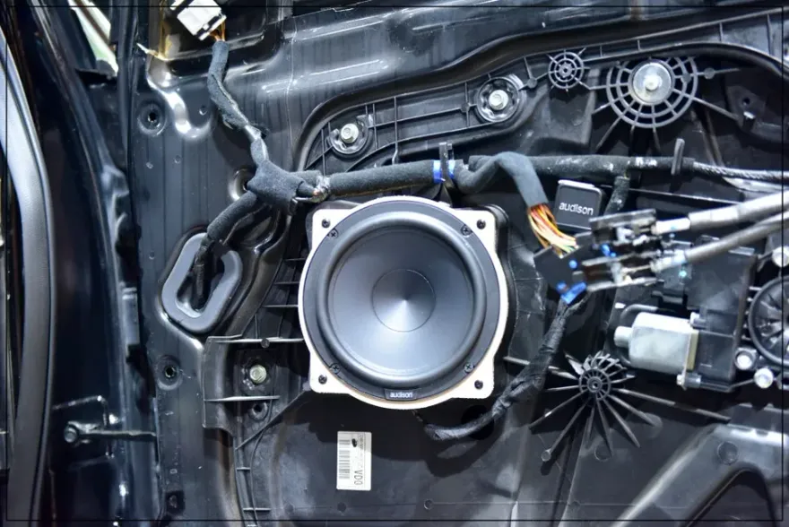 Hyundai Grandeur HGのカーオーディオ施工事例 施工写真 2-2