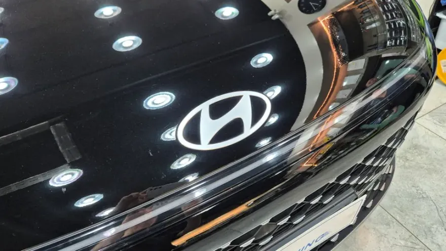 Hyundai Grandeur GN7 vinyl wrap - Hyundai Grandeur GN7 Vinyl Wrap Review: Black Ink Transformation photo 3
