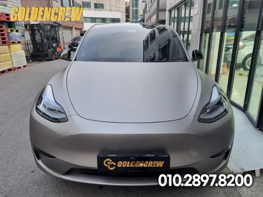 Tesla Model Yのカーラッピング事例｜費用目安・仕上がり 施工写真 2-1