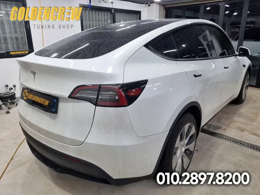 Tesla Model Yのカーラッピング事例｜費用目安・仕上がり 施工写真 3-2