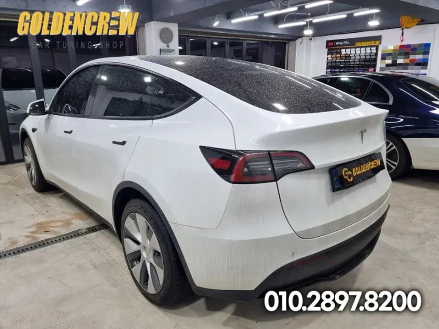 Tesla Model Yのカーラッピング事例｜費用目安・仕上がり 施工写真 2-3