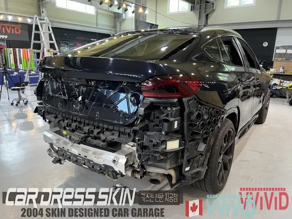 BMW X6 G06のカーラッピング事例｜サテンホワイトとクロームデリート 施工写真 1-2