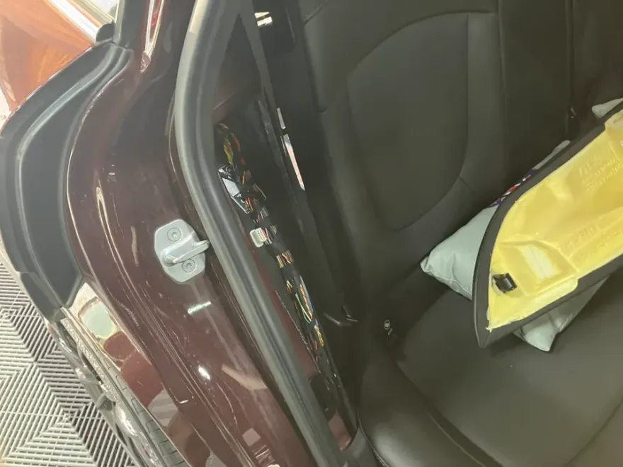 MINI Clubmanのドラレコ取付事例|費用目安・仕上がり 施工写真 1-2