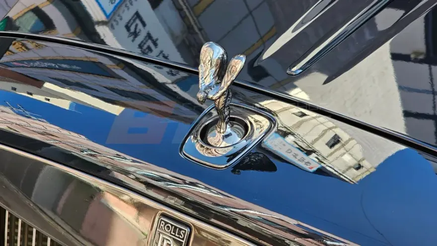 Rolls-Royce Ghostのカーラッピング事例｜ブラックバッジ風カスタム 施工写真 2-1