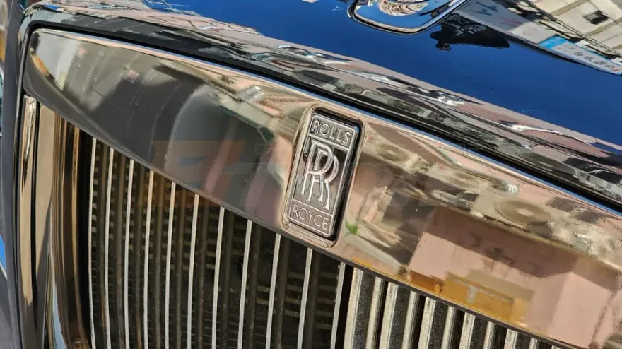 Rolls-Royce Ghostのカーラッピング事例｜ブラックバッジ風カスタム 施工写真 2-2