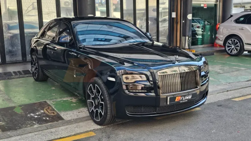 Rolls-Royce Ghostのカーラッピング事例｜ブラックバッジ風カスタム 施工写真 3-3