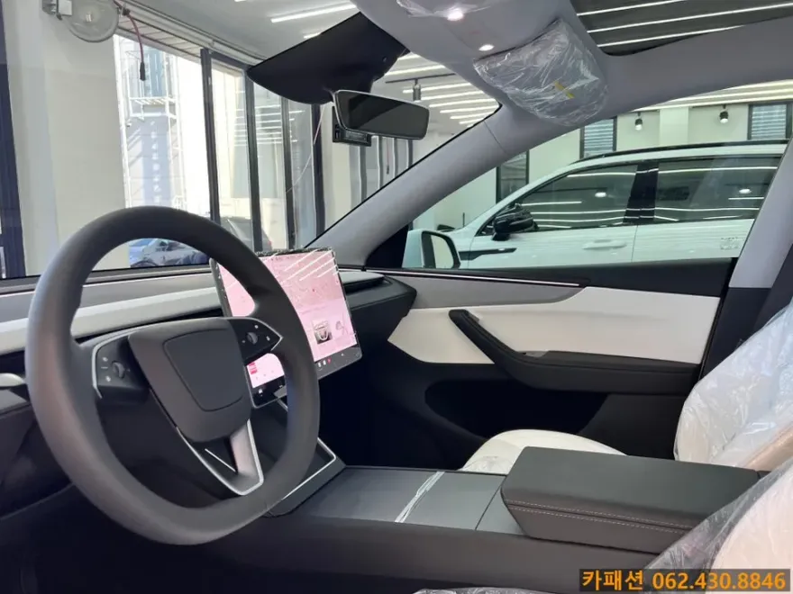 Tesla Juniperのカーフィルム施工事例 施工写真 4-1