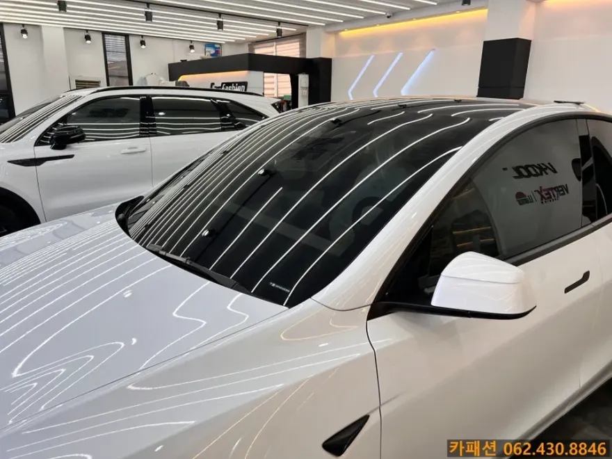 Tesla Juniperのカーフィルム施工事例 施工写真 1-2