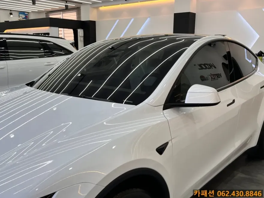 Tesla Juniperのカーフィルム施工事例 施工写真 2-2