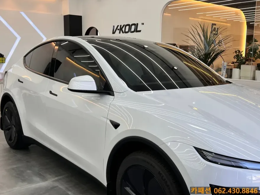 Tesla Juniperのカーフィルム施工事例 施工写真 3-2