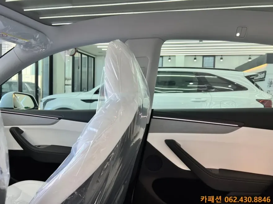Tesla Juniperのカーフィルム施工事例 施工写真 4-2
