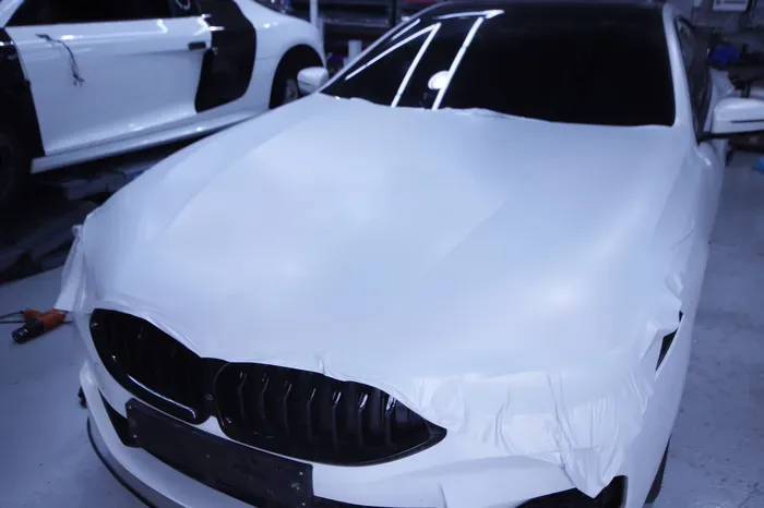 BMW 8 Seriesのカーラッピング事例｜費用目安・仕上がり 施工写真 5-1