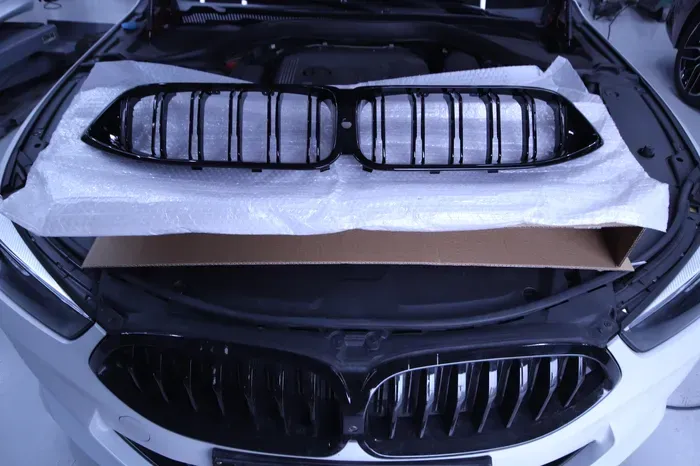 BMW 8 Seriesのカーラッピング事例｜費用目安・仕上がり 施工写真 1-2