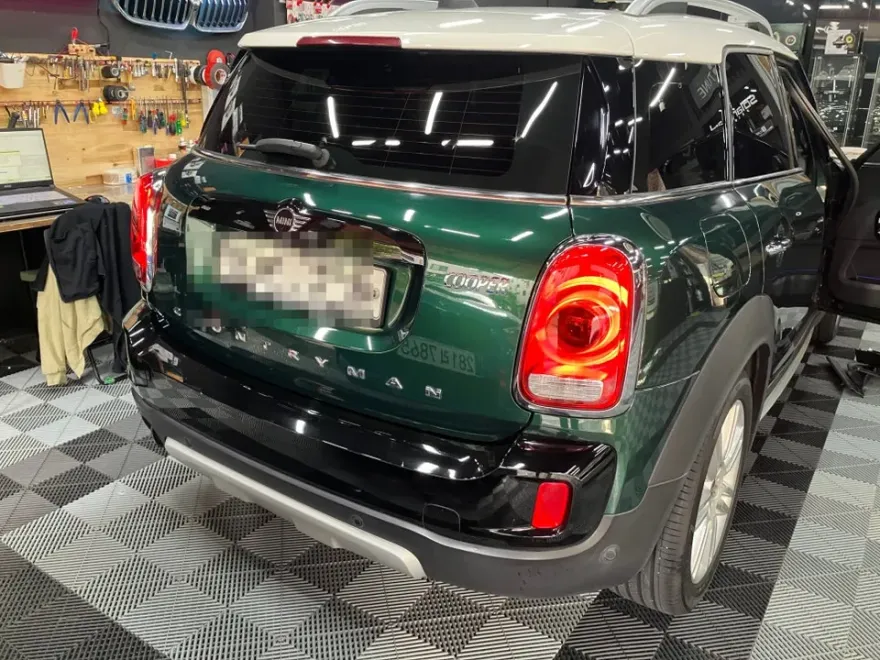MINI Countrymanのドラレコ取付事例｜費用目安・仕上がり 施工写真 1-1