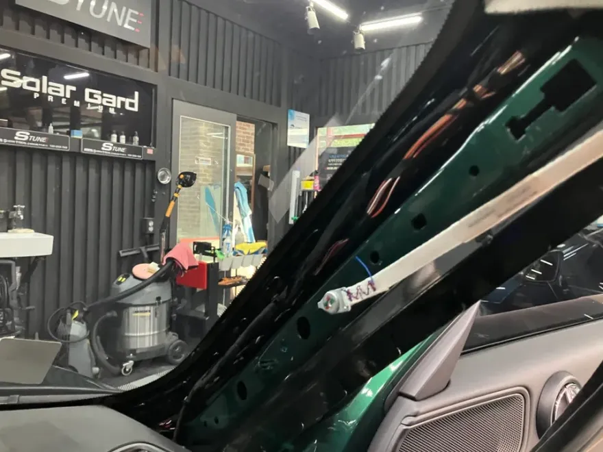 MINI Countrymanのドラレコ取付事例｜費用目安・仕上がり 施工写真 2-1