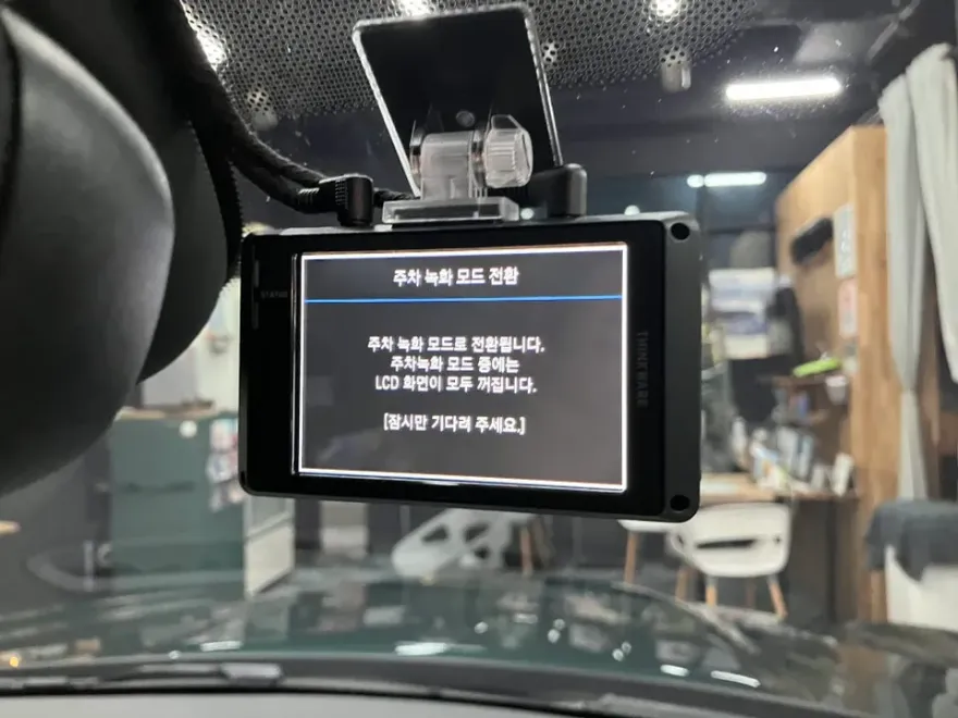 MINI Countrymanのドラレコ取付事例｜費用目安・仕上がり 施工写真 1-3