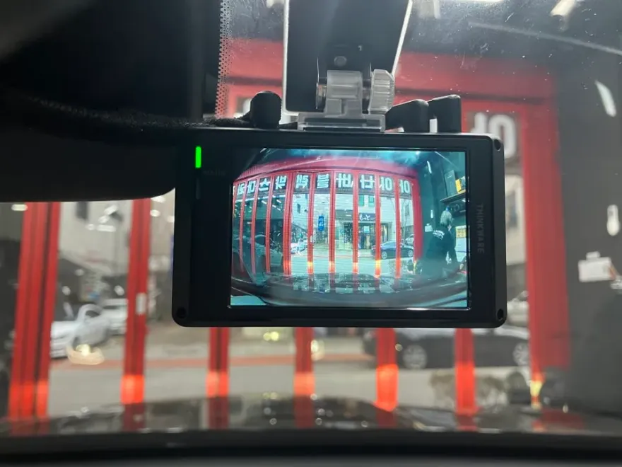 Kia K900のドライブレコーダー取付事例 施工写真 3-2