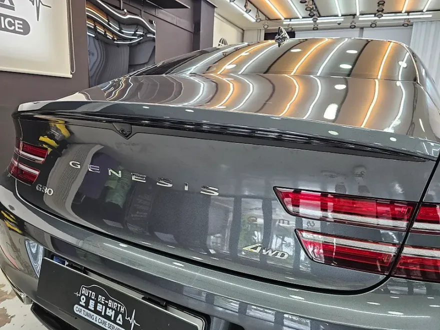 Genesis G80 RG3のカーラッピング事例|費用目安・仕上がり 施工写真 2-1