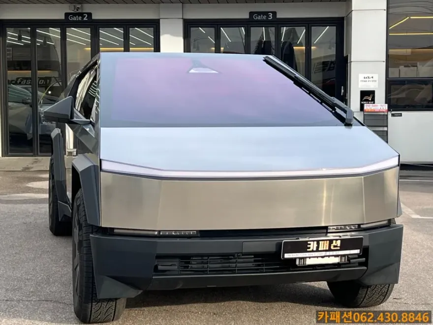 Tesla Cybertruckのカーフィルム施工事例｜費用目安・仕上がり 施工写真 1-1