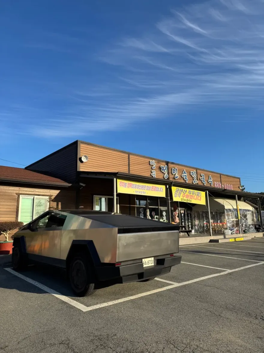 Tesla Cybertruckのカーフィルム施工事例｜費用目安・仕上がり 施工写真 2-1