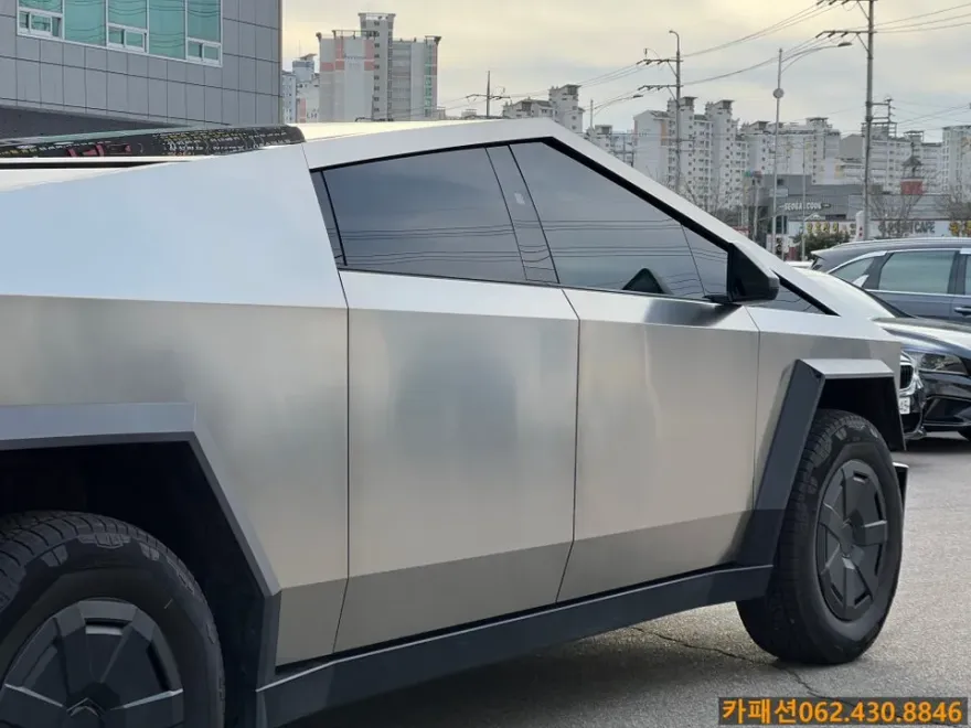 Tesla Cybertruckのカーフィルム施工事例｜費用目安・仕上がり 施工写真 2-2
