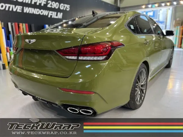Genesis G80 Sportのカーラッピング事例｜カキグリーンへのカスタム 施工写真 2-2