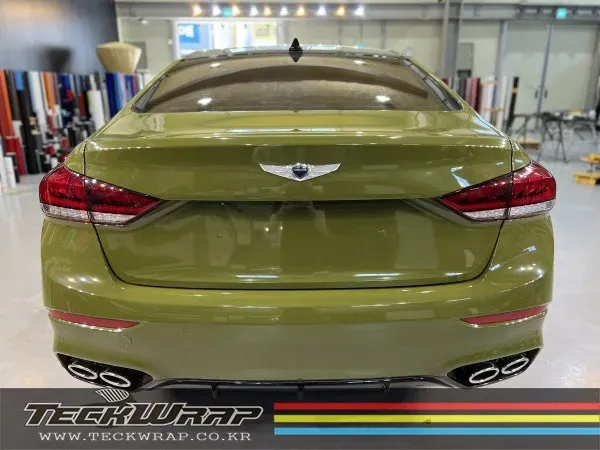Genesis G80 Sportのカーラッピング事例｜カキグリーンへのカスタム 施工写真 4-2