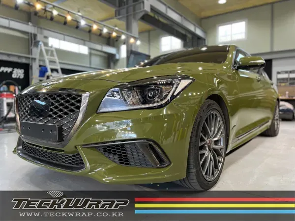 Genesis G80 Sportのカーラッピング事例｜カキグリーンへのカスタム 施工写真 1-3
